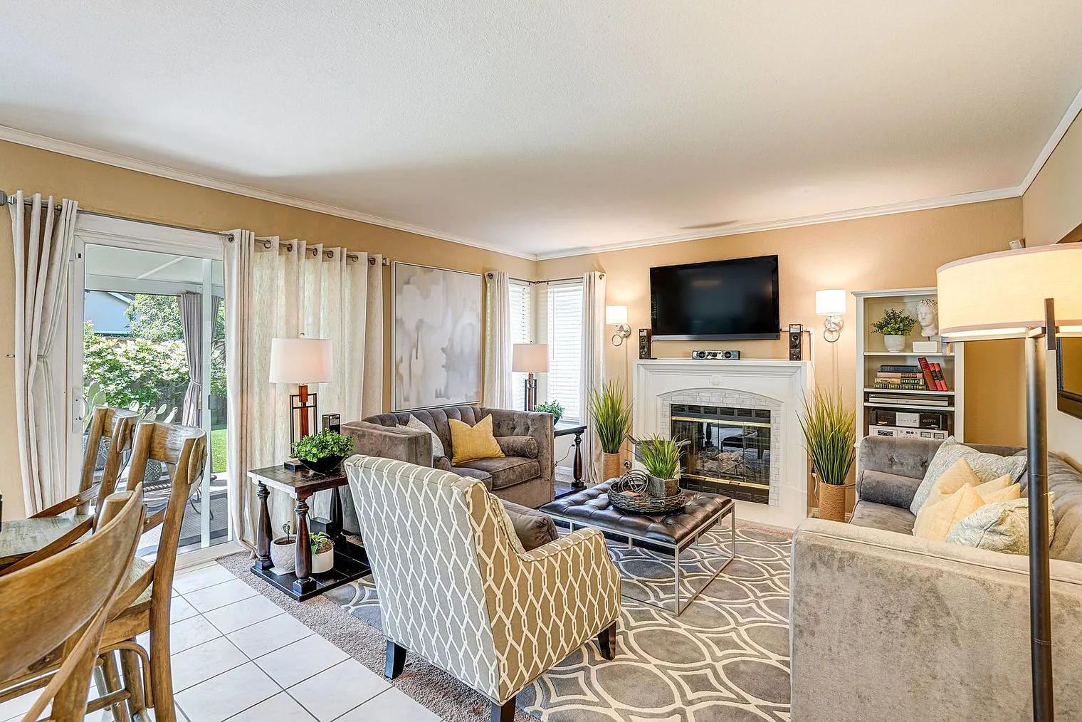 3 bed, 2.0 bath, 2066 sqft, $4,179 — Photo 2