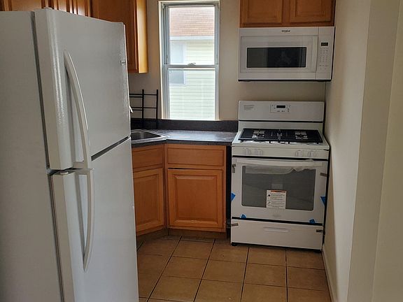 3rd image of 68 Eight Beach Channel Dr #2