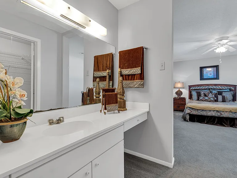 Windsong Apartments — Photo 28