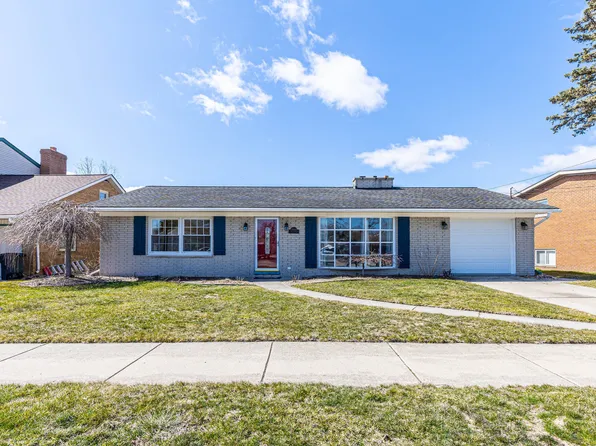 30140 Young Dr, Gibraltar, MI 48173