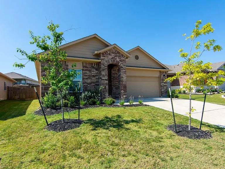 649 Donegal Ln — Photo 4