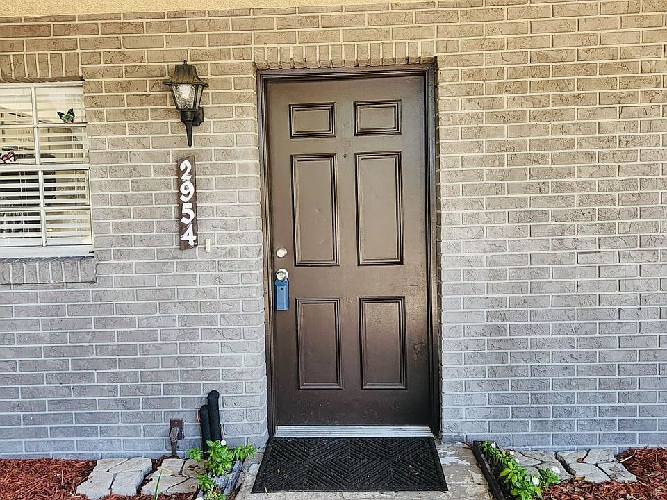 1st image of 2954 Sir Hamilton Cir #3