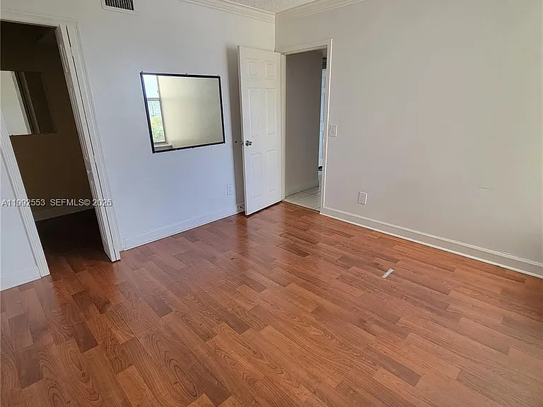 2020 NE 135th St #904 — Photo 7