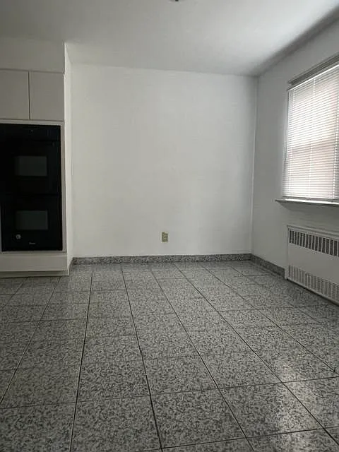 2 bed, 1.0 bath, 900 sqft, $2,300 — Photo 3