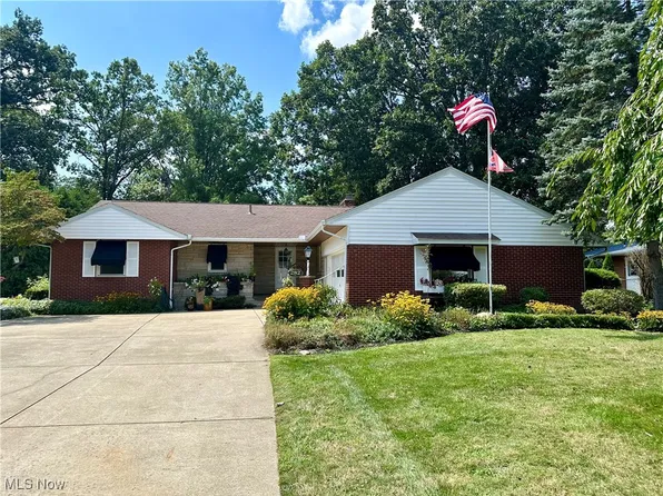 282 Wainwood Dr SE, Warren, OH 44484