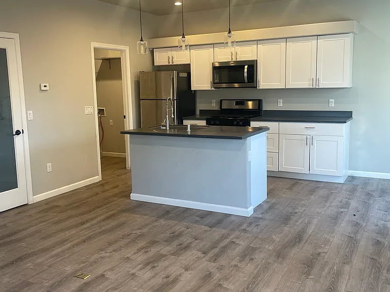 Ceiling fans, recessed lighting.