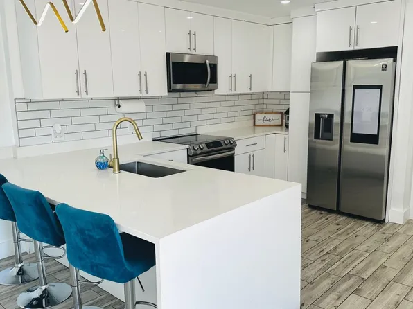 18 Crossings Circle #E, Boynton Beach, FL 33435