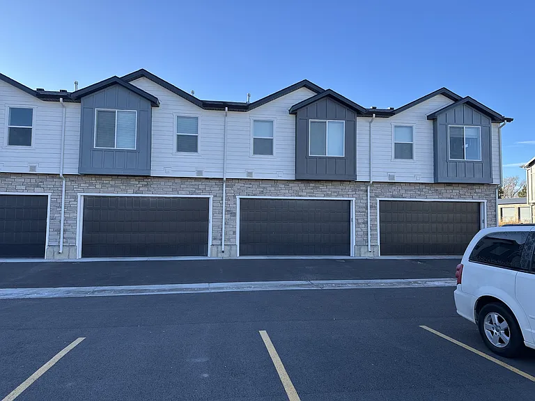 852 E 250 N #1 — Photo 5