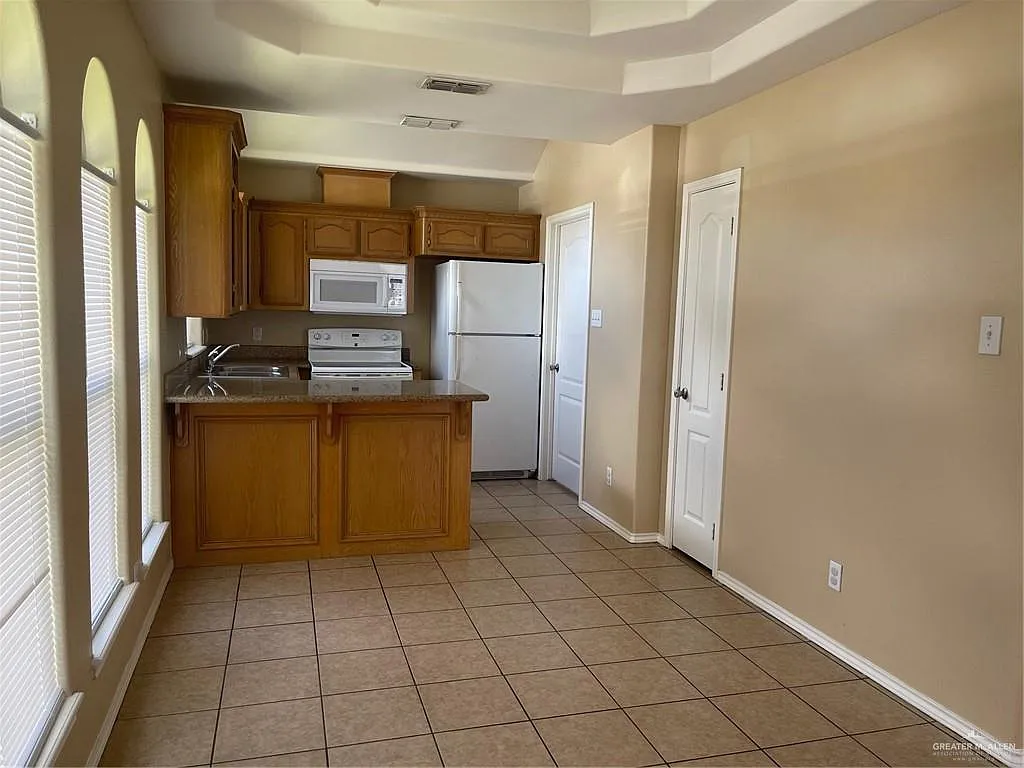 2 bed, 2.5 bath, 1044 sqft, $880 — Photo 3