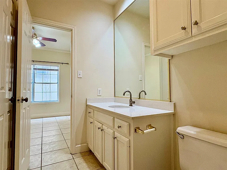 2100 San Gabriel St #104 — Photo 5