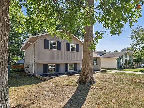 3rd image of 5917 Rosebelle Ave
