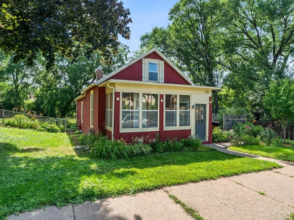 1216 Danforth St, Saint Paul, MN 55117