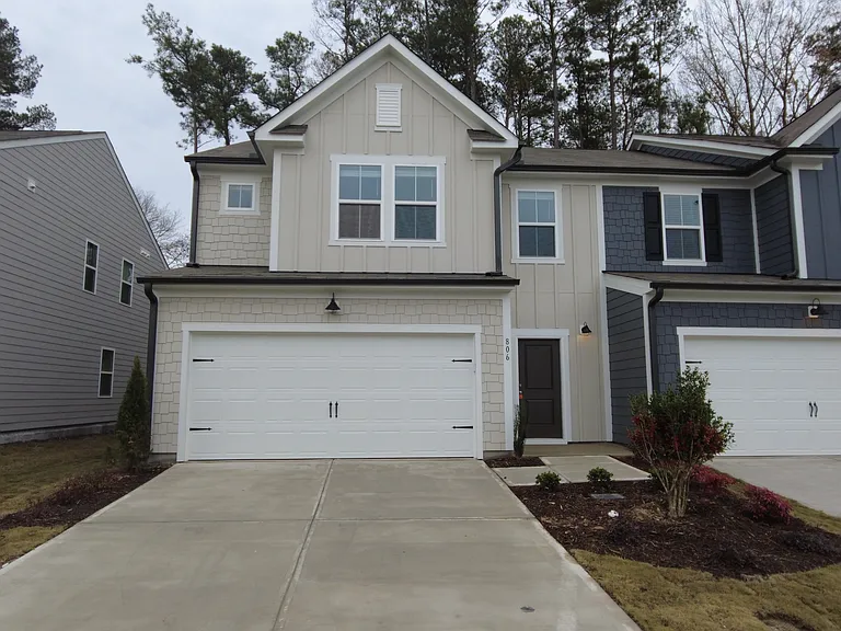 806 McKenzie Park Ter — Photo 1