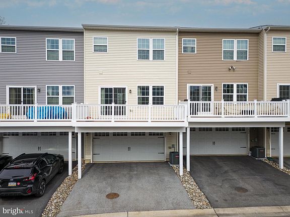 2nd image of 422 E Barnard St