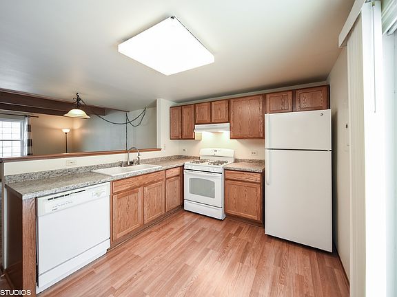 4th image of 463 Meadow Hill Ln