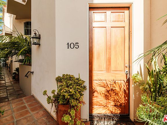 3rd image of 844 17th St APT 105