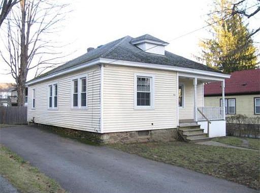 2nd image of 32 Woodland St