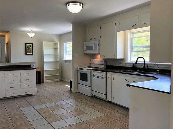 5th image of 2030 Sackville Dr