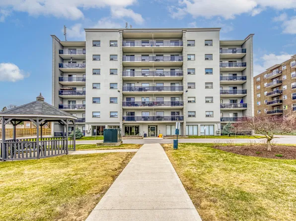 6521 Drummond Rd, Niagara Falls, ON L2G 4N5