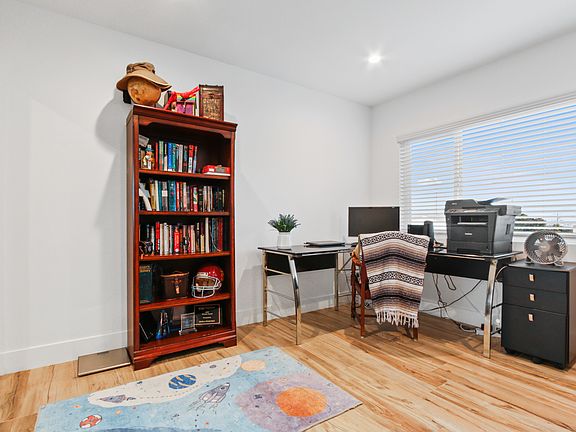 4th image of 719 Oro Ter APT 1