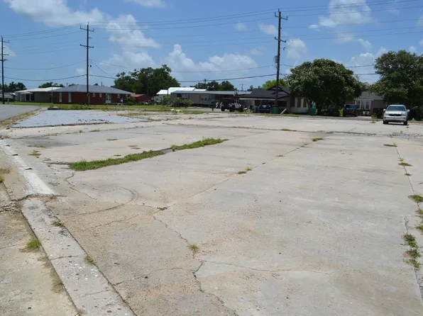 1720 S Bayou Dr, Golden Meadow, LA 70357