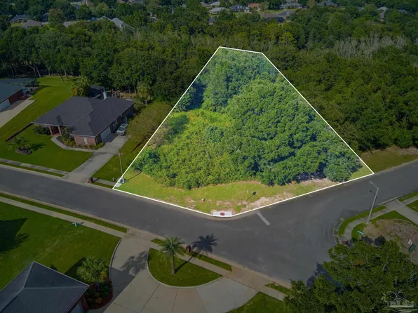5900 Cromwell Dr, Milton, FL 32571