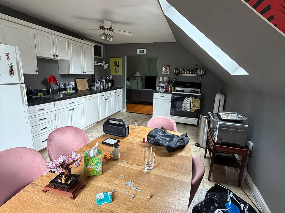 2nd image of 48 Hillside St