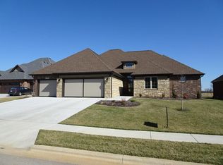 1384 N Kempton Ct, Nixa, MO 65714