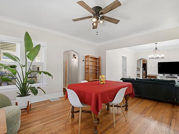 5th image of 1037 Dunlop Ave