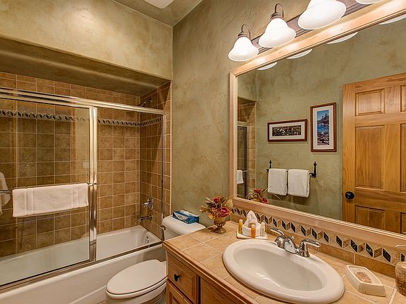 2nd image of 2533 Evergreen Ln