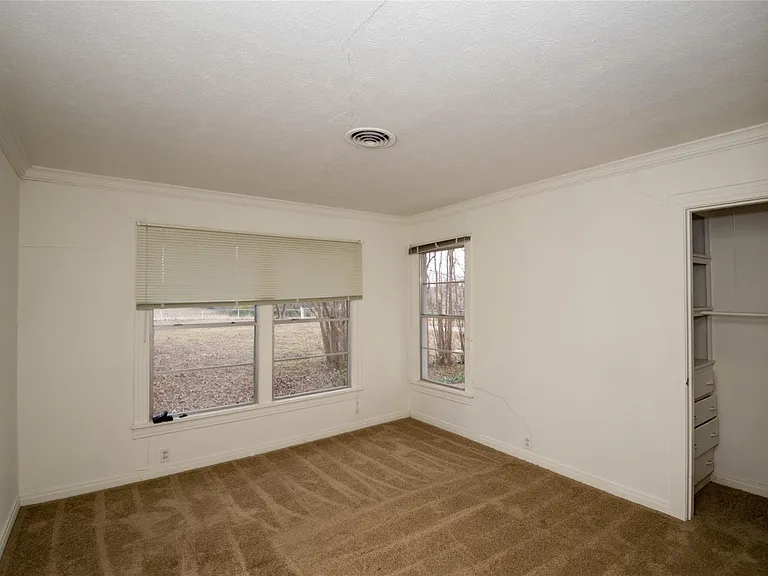 2047 FM 2933 — Photo 9