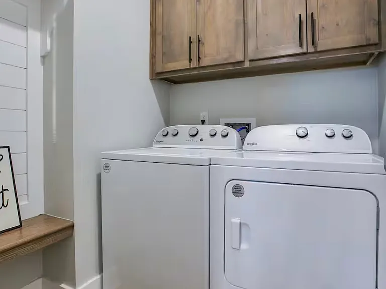 1045 Holiday Dr — Photo 14