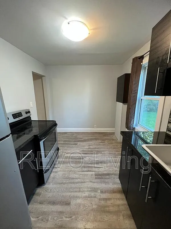 Studio, 1.0 bath, 400 sqft, $1,250 — Photo 2