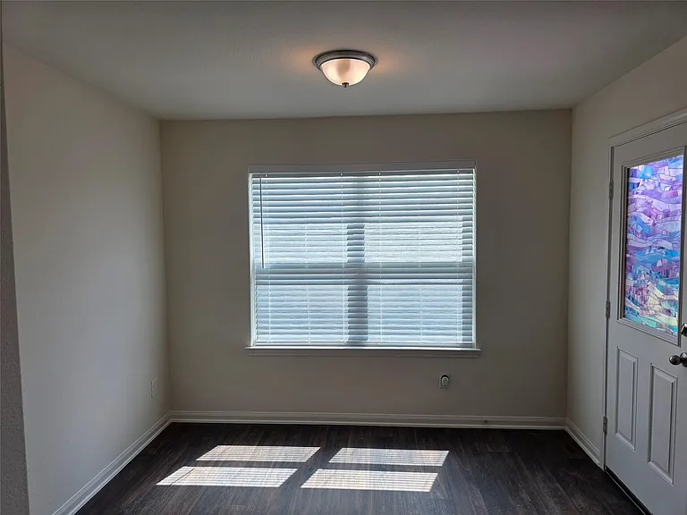723 Crystal Lakes Dr — Photo 16