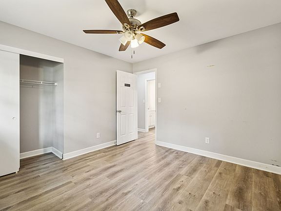 4th image of 102 Warren Pl
