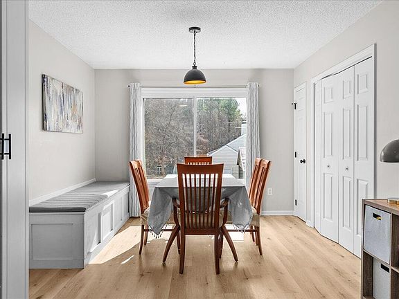 4th image of 109 N Valley Dr