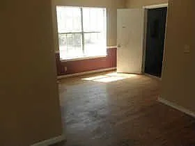 1604 River Trce photo 1