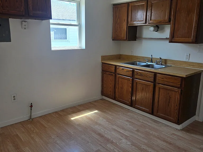 1232 E 346th St — Photo 15