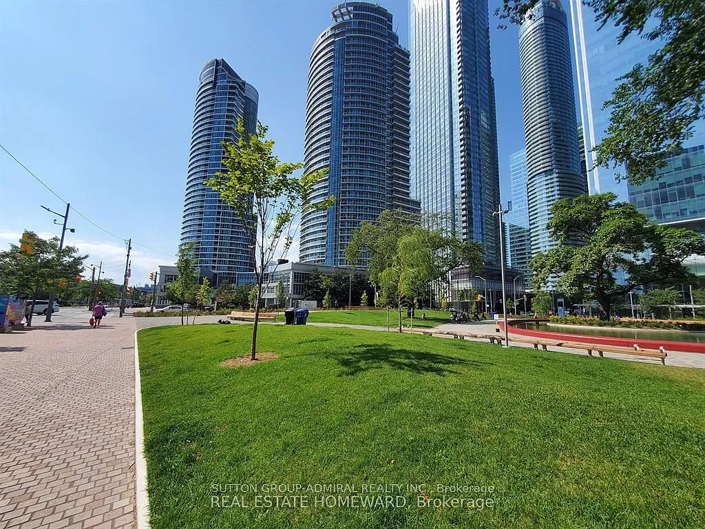 208 Queens Quay W — Photo 2