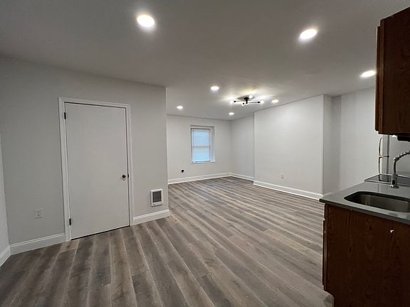 4th image of 1203 Spruce St #3FF