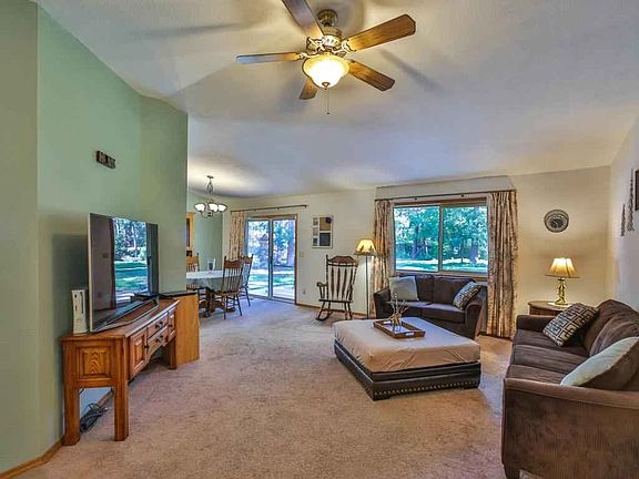 3rd image of 393 S Forest Glen Blvd