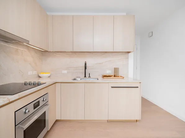 250 West 19th Street image 5 of 13