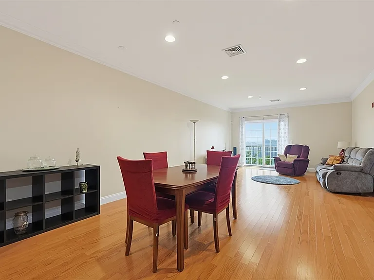 142 Bigelow St #304 — Photo 6