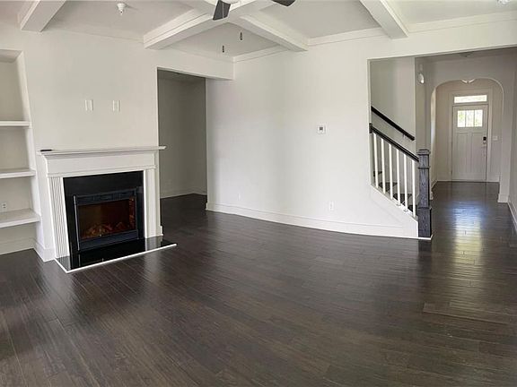 3rd image of 959 Arbor Crowne Dr