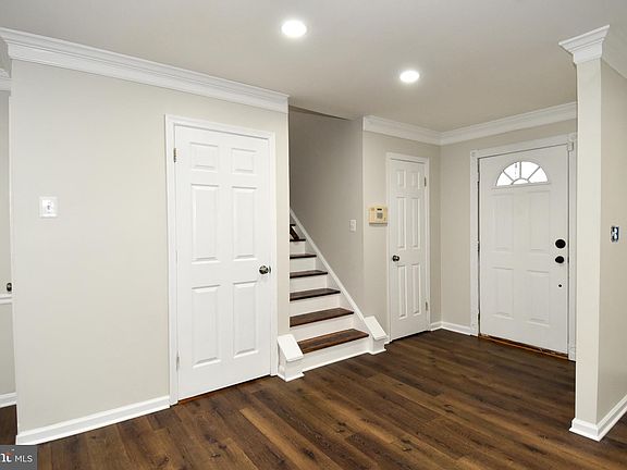 4th image of 18501 Queen Elizabeth Dr