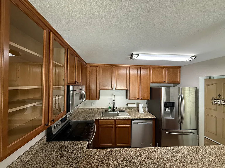 Suncrest Dr — Photo 6