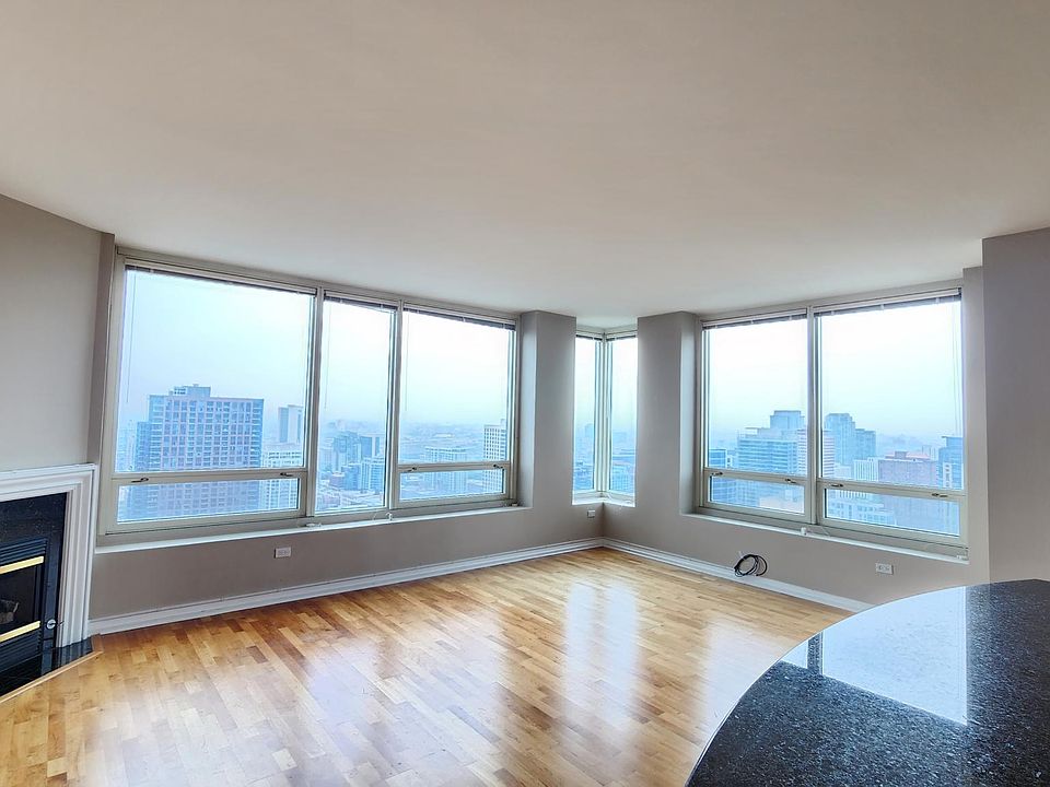 1st image of 33 W Ontario St #39E