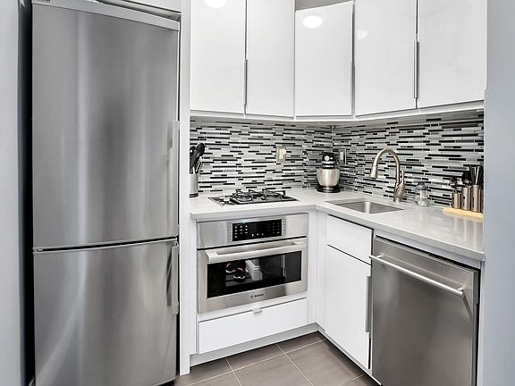 2nd image of 225 E 36th St APT 19E