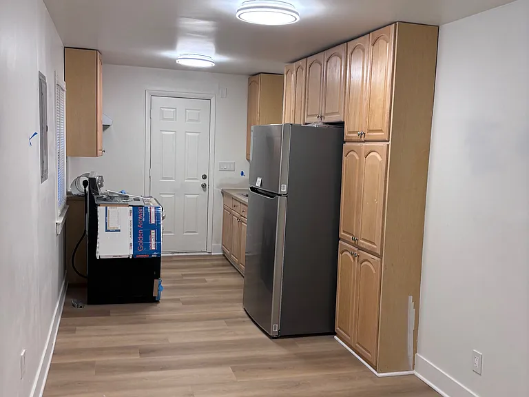 2120 Emmons Ave — Photo 10