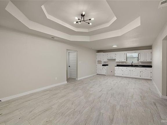 3rd image of 805 Pammy Cir